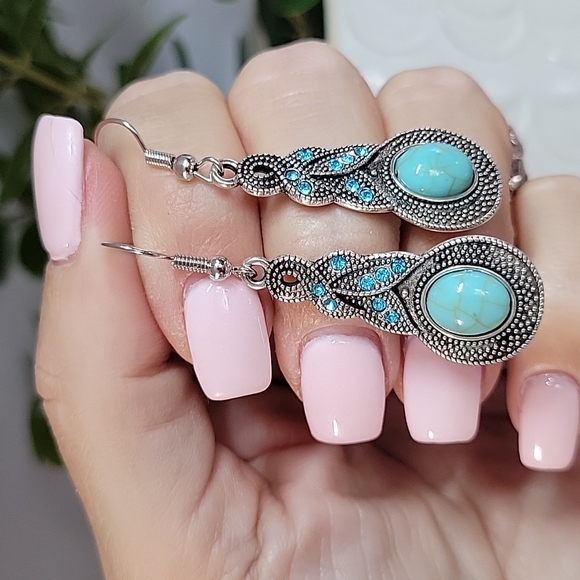 🔥LAST PAIR🔥Crystal Shimmer Turquoise Drop Earrings - Picture 7 of 8